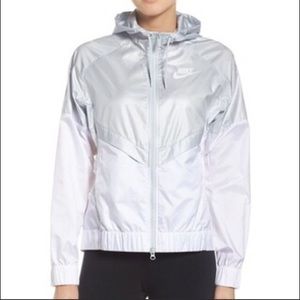 Nike windrunner windbreaker